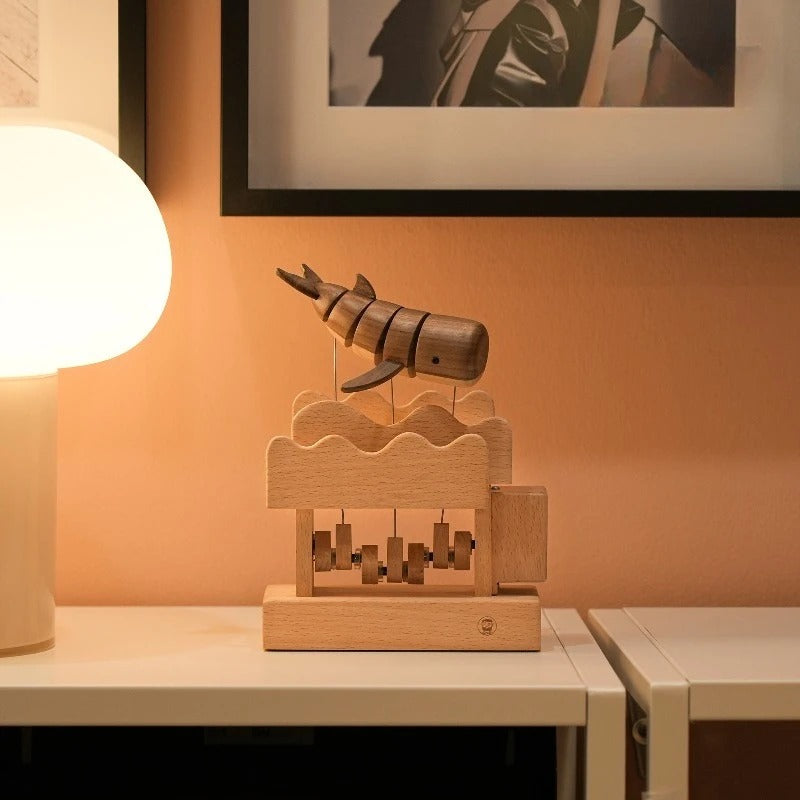 Handmade - Moving Whale